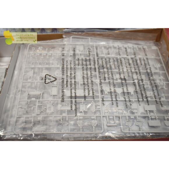 Trumpeter Russian T-72B2 MBT Rogatka Model Kit 1/35 (Package Wear) - Picture 4 of 15